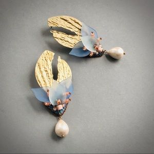 Earrings with floral pendant